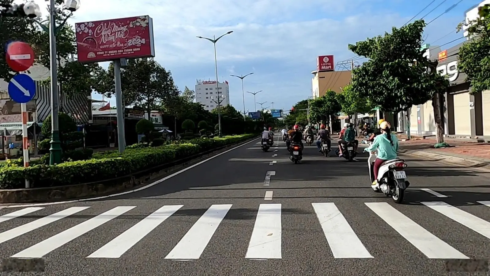 Nhà mặt phố đại lộ Tôn Đức Thắng, Tp Phan Thiết. Giá ngộp bank.