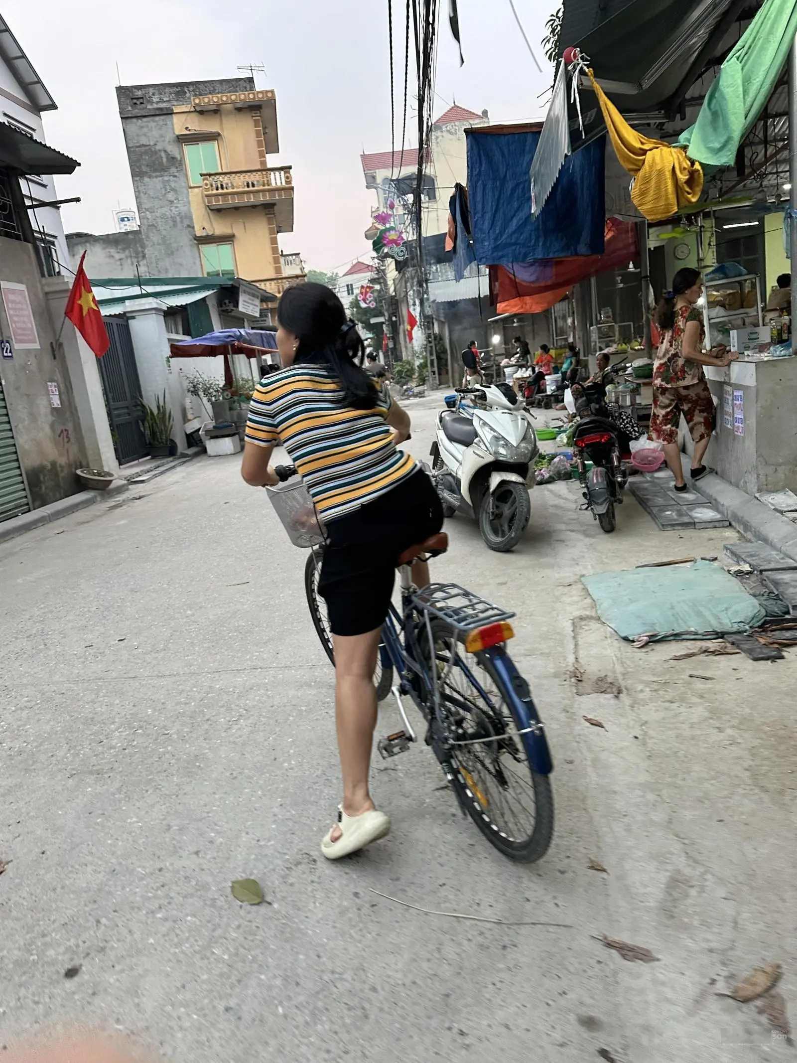 Bán 65m2 lô góc Liên Hà - Đông Anh, sát chợ, ngõ nông 30m ra ô tô tránh chỉ nhỉnh 2 tỷ xíu