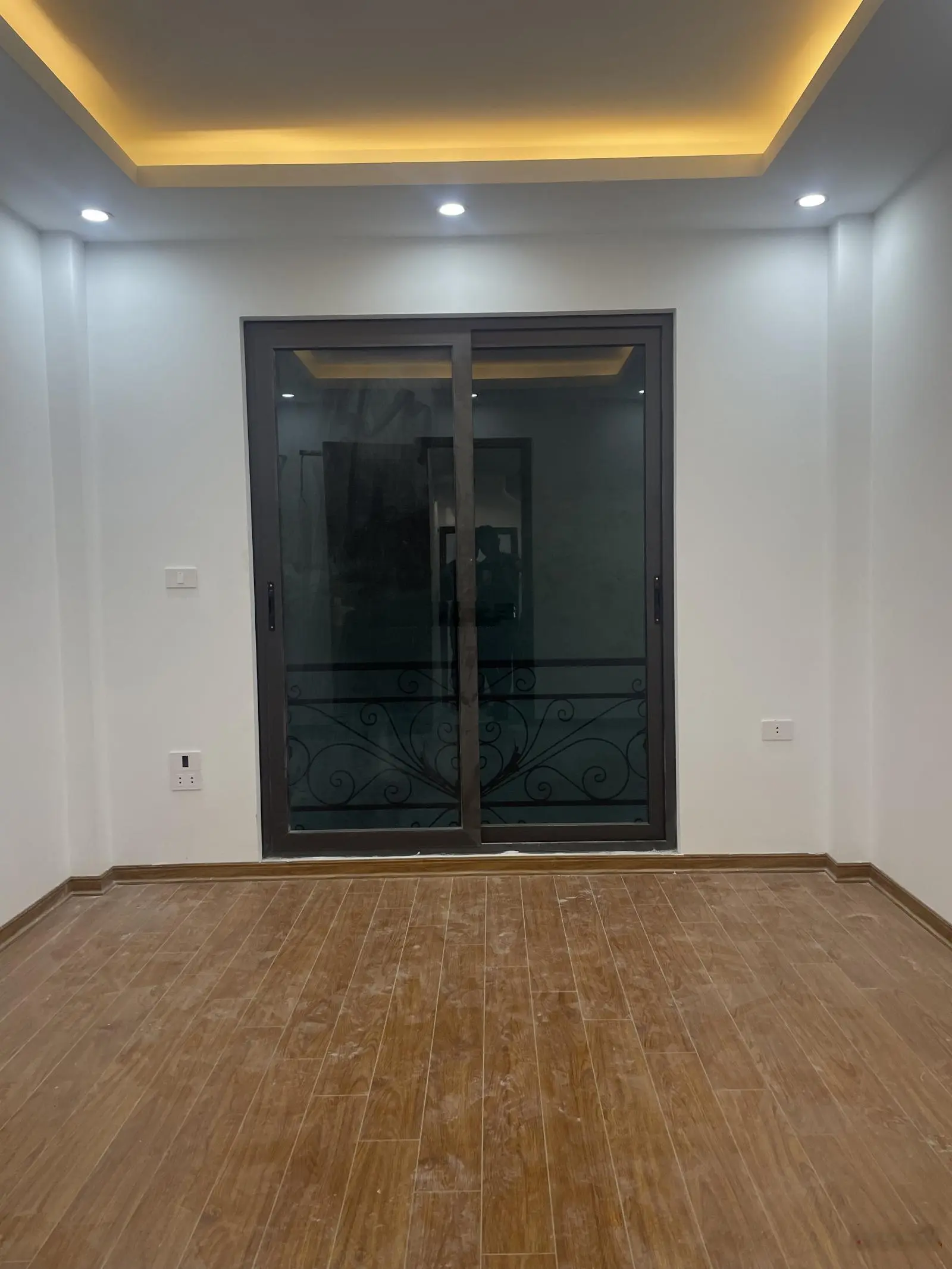 Bán nhà Hữu Hoà, Thanh Trì, 32m2, 5 tầng, nhà mới, 6 phòng ngủ, 4.3 tỷ( có thương lượng)