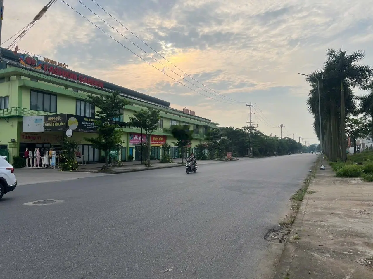 Chính chủ cần bán 3000m đất mặt đường ninh hiệp làm kho sưởng, đường rộng 25m vị trí kinh doanh