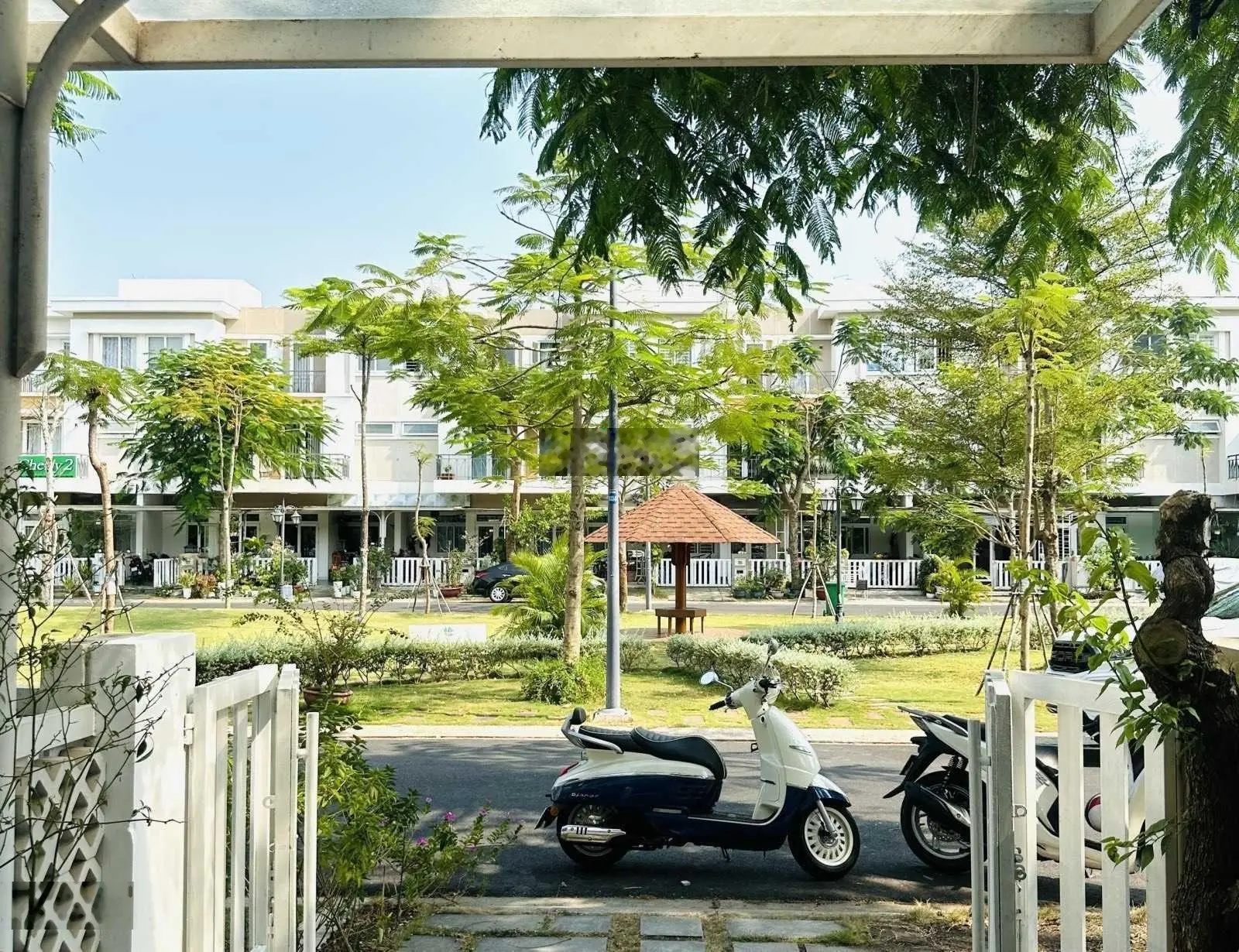 Bán nhà mặt tiền dối diện công viên KDC Lovera Park, 4 lầu, 5 PN, 85m2, chỉ 7,6 tỷ