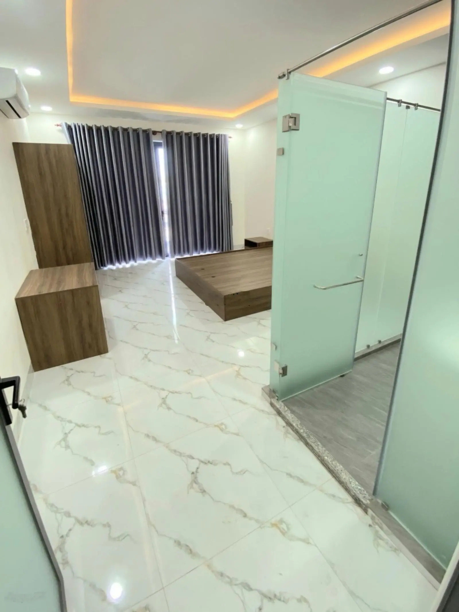 Mtkd nhà mới 5 tầg có thang máy -100m2 vị trí vip - ngộk pank cựk gấp