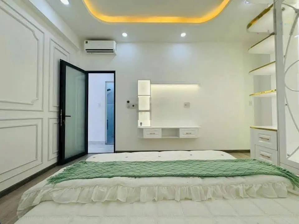 Bán nhà sổ riêng 110,2m2 lô nhì Phạm Hữu Lầu P. Phú Mỹ Quận 7 3 tầng full nội thất