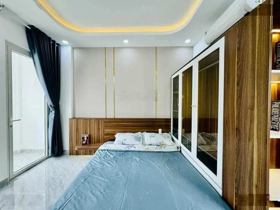 Cần bán nhà sổ sẵn giá yêu thương đường Bạch Mã, Phường 15, Quận 10. 73m2 dễ dàng đi lại