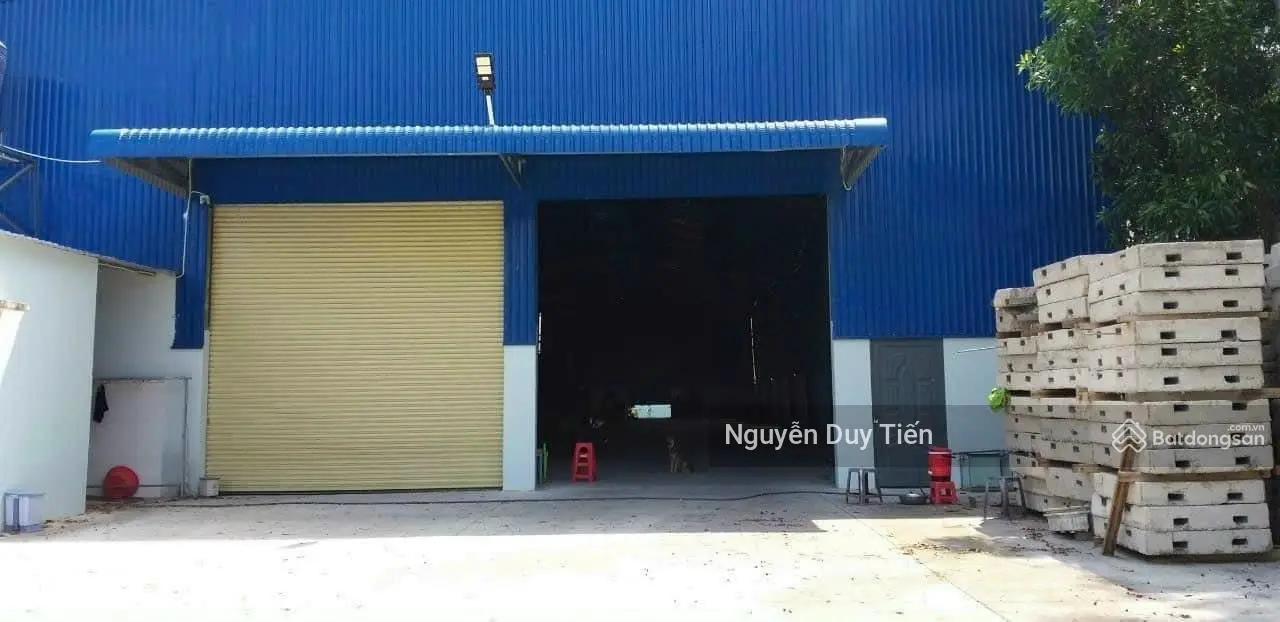 Cần bán gấp nhà xưởng 1770m2, có sẵn 600m2 thổ cư, mặt tiền công tải di chuyển thoải mái