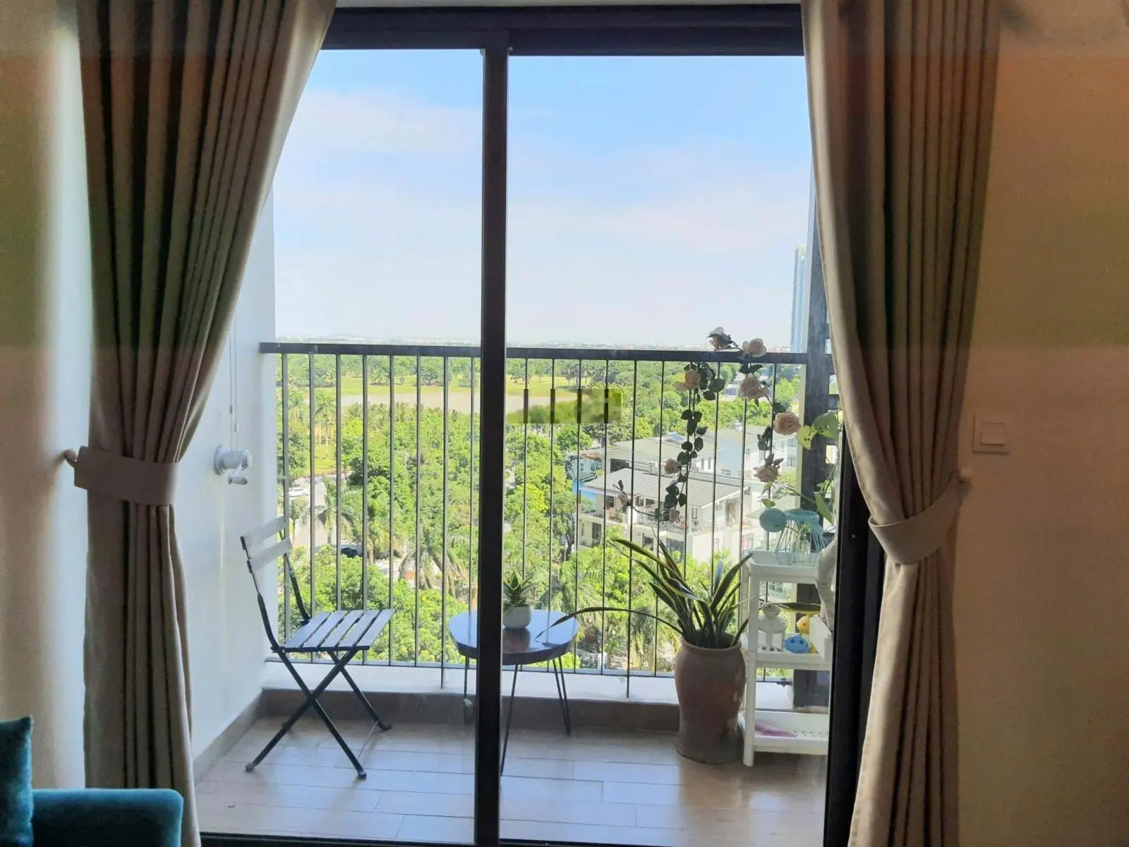 Chính chủ gửi bán căn 2 ngủ view Hồ Thiên Nga siêu đẹp. LH 0932 682 ***