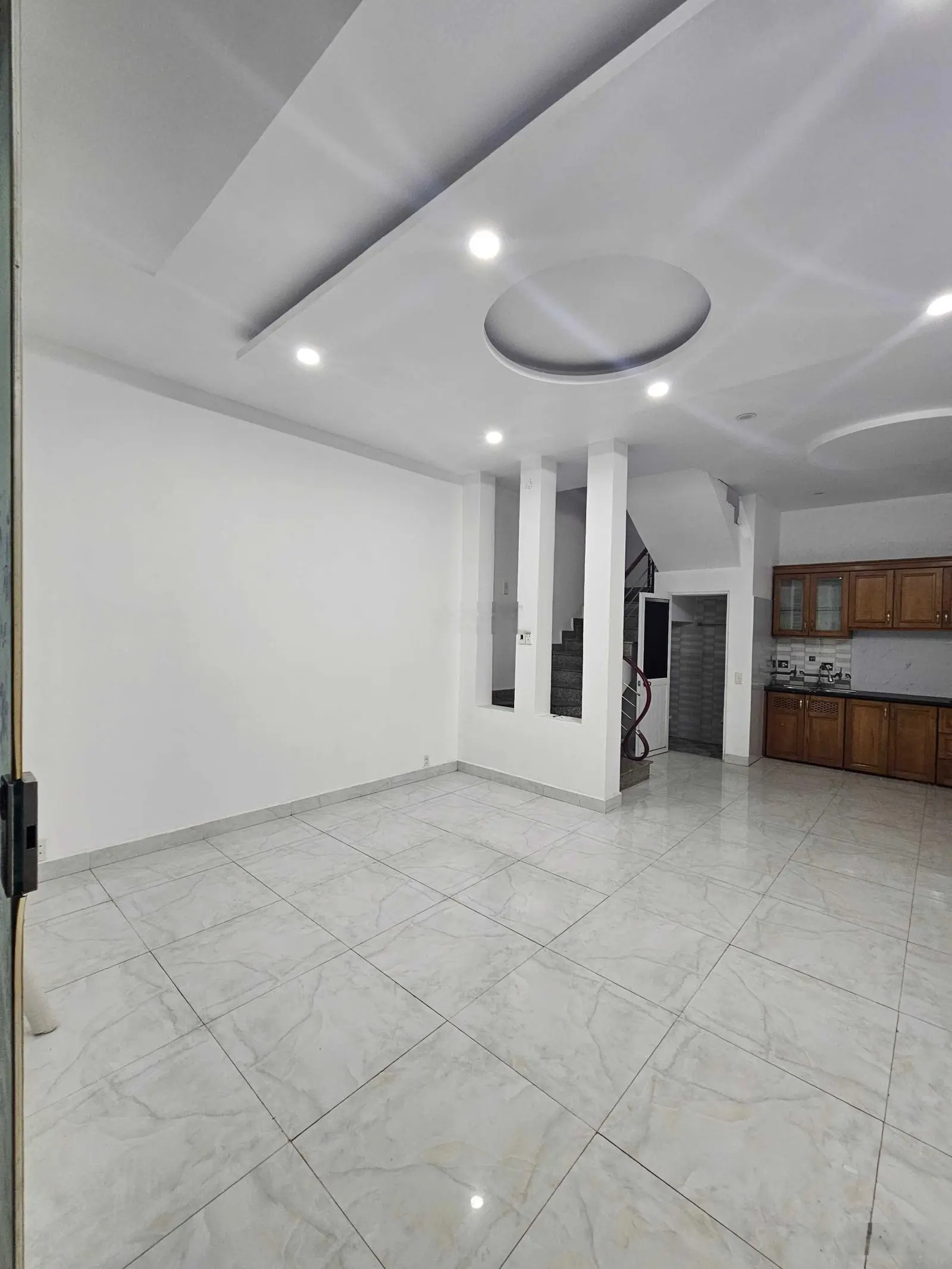 Cần tiền bán nhanh 2.15 tỷ căn 40m2, 3 tầng, cách BigC 500m bên Đông Hải 1 gần khách sạn Việt Trung