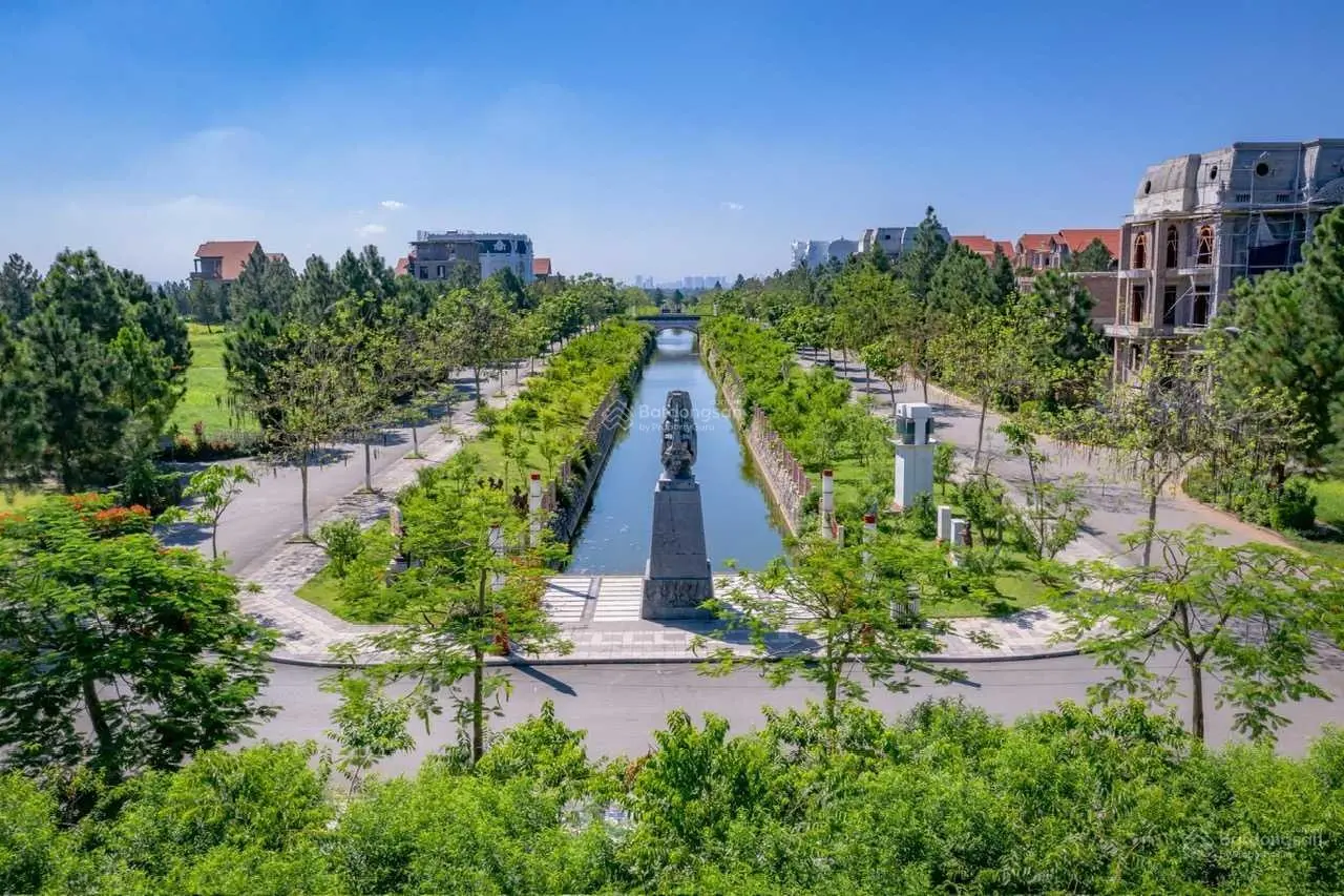 Cần bán 2 lô biệt thự 300m2 view vườn hoa và 400m2 lô góc 2 mặt đường. KĐT The Phoenix Garden