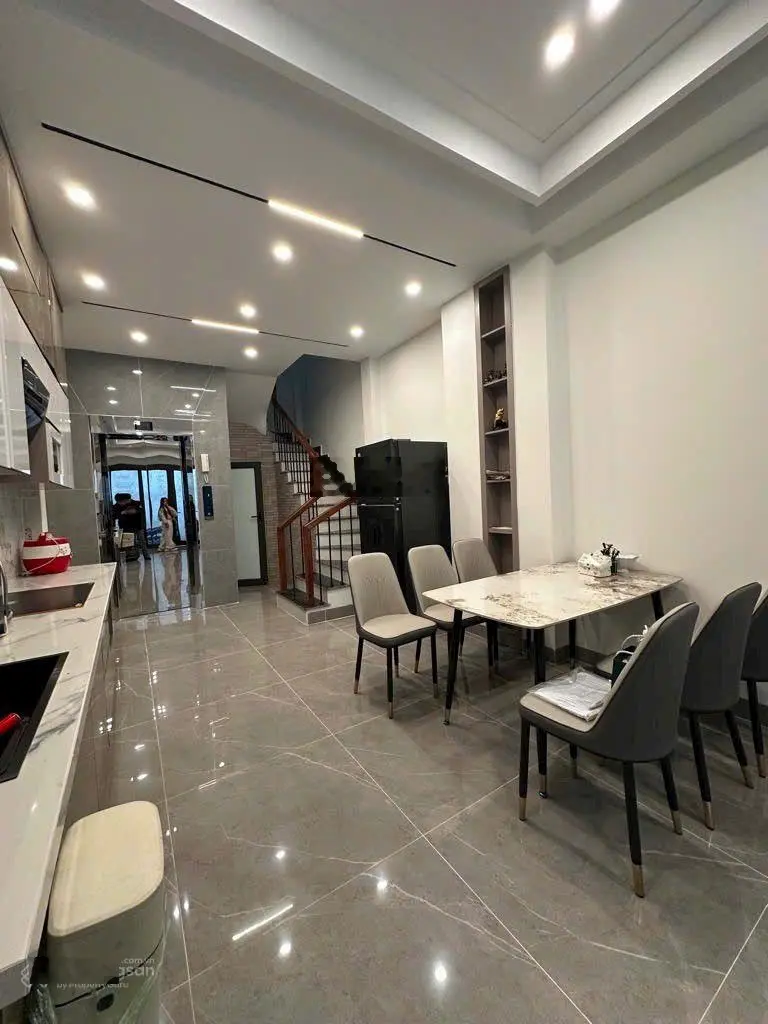 Bán nhà trịnh văn bô, 6t thang máy, 40m2, ô tô. sổ đẹp phân lô, sát qh đường 17m hàng xóm quan chức