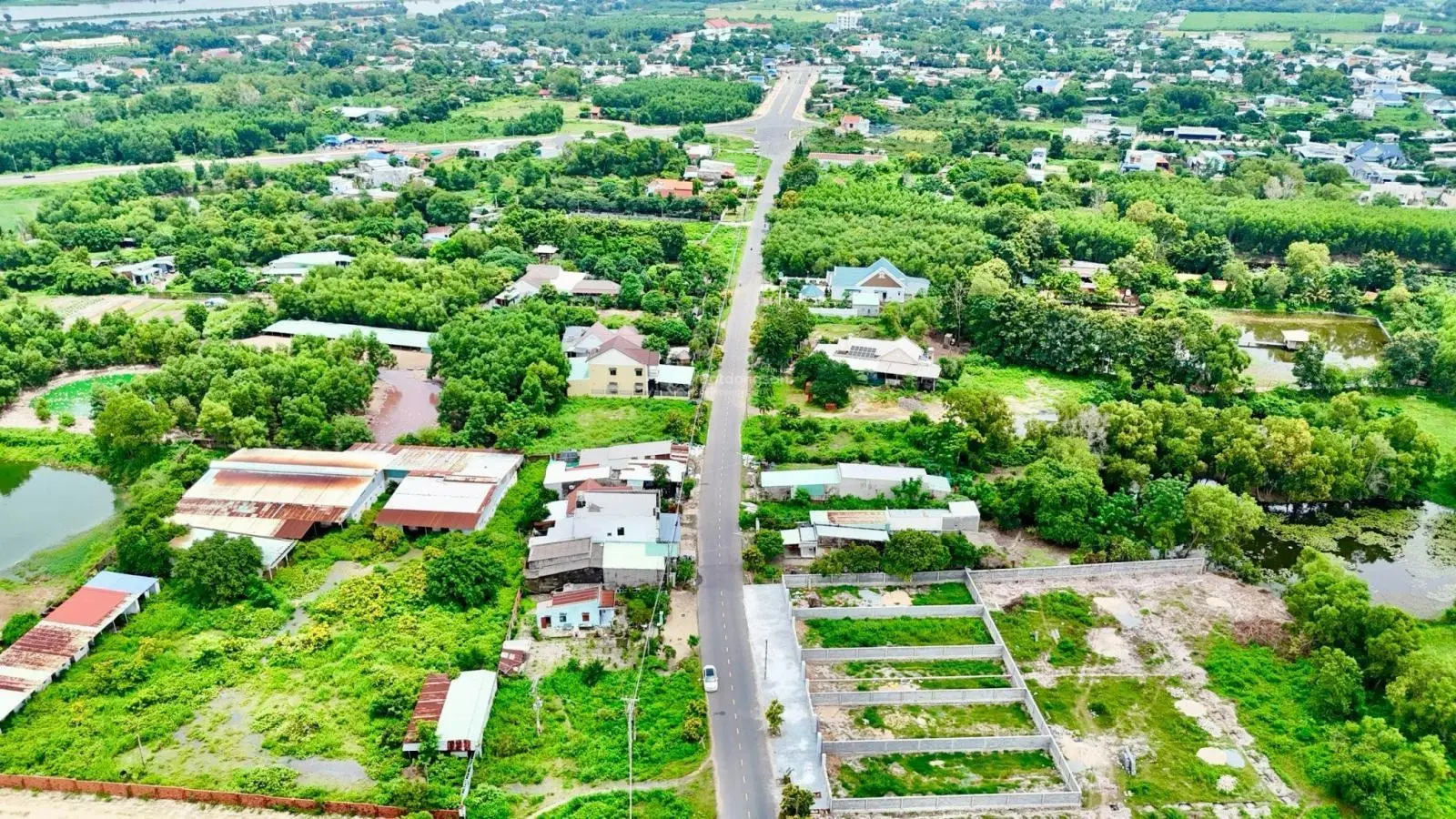 Vài lô đất đẹp trung tâm - kế bên uỷ ban - trường học - cách biển chỉ 3km. Chủ cần bán gấp