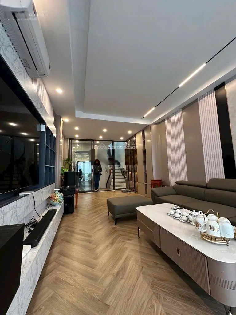 Bán nhà trịnh văn bô, 6t thang máy, 40m2, ô tô. sổ đẹp phân lô, sát qh đường 17m hàng xóm quan chức