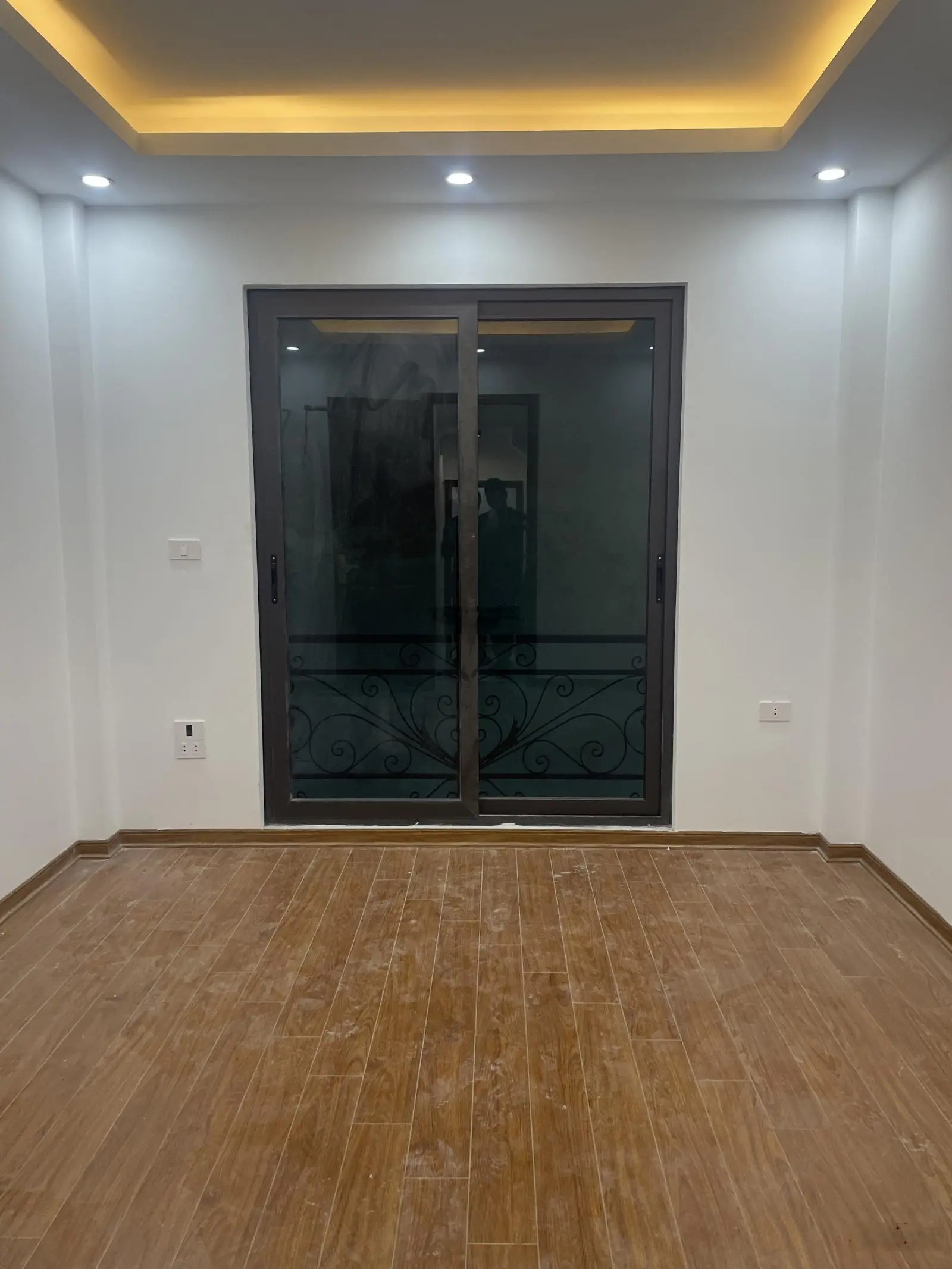 Bán nhà Hữu Hoà, Thanh Trì, 32m2, 5 tầng, nhà mới, 6 phòng ngủ, 4.3 tỷ( có thương lượng)