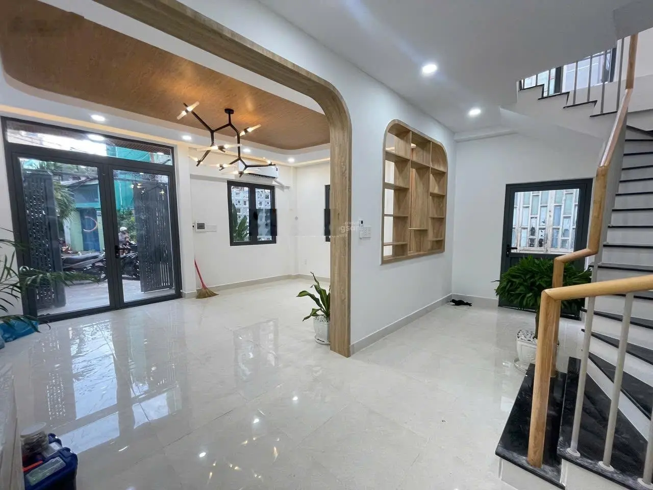 Bán nhà TÔ hiệu Dt 5,5*8 nở hậu 6 ,6 m nhà đẹp vị trí đẹp công nhận 48 m2 giá 5 tỷ350