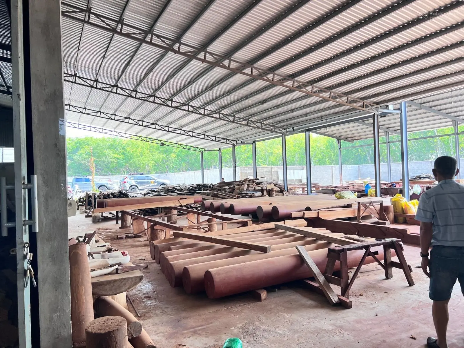 Bán xưởng xã Phú An Bến Cát DT 3000m2 TC 700m2, 2 mặt tiền đường, SHR, đường xe công. Giá 16tỷ