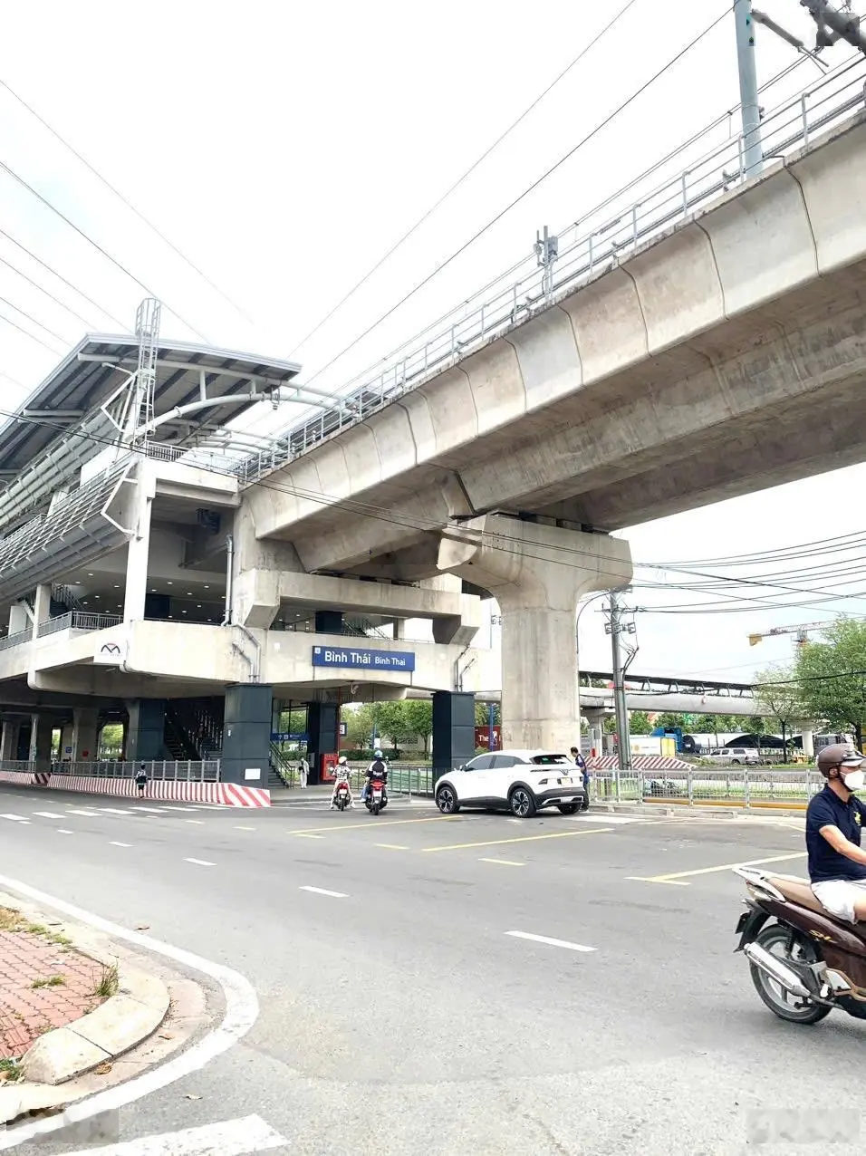 Bán nhà Vuông Chuẩn DT 270m2 Ngay Ga Metro Bình Thái . Chính Chủ Lâu Đời . Xây Dựng Cao Tầng CHDV