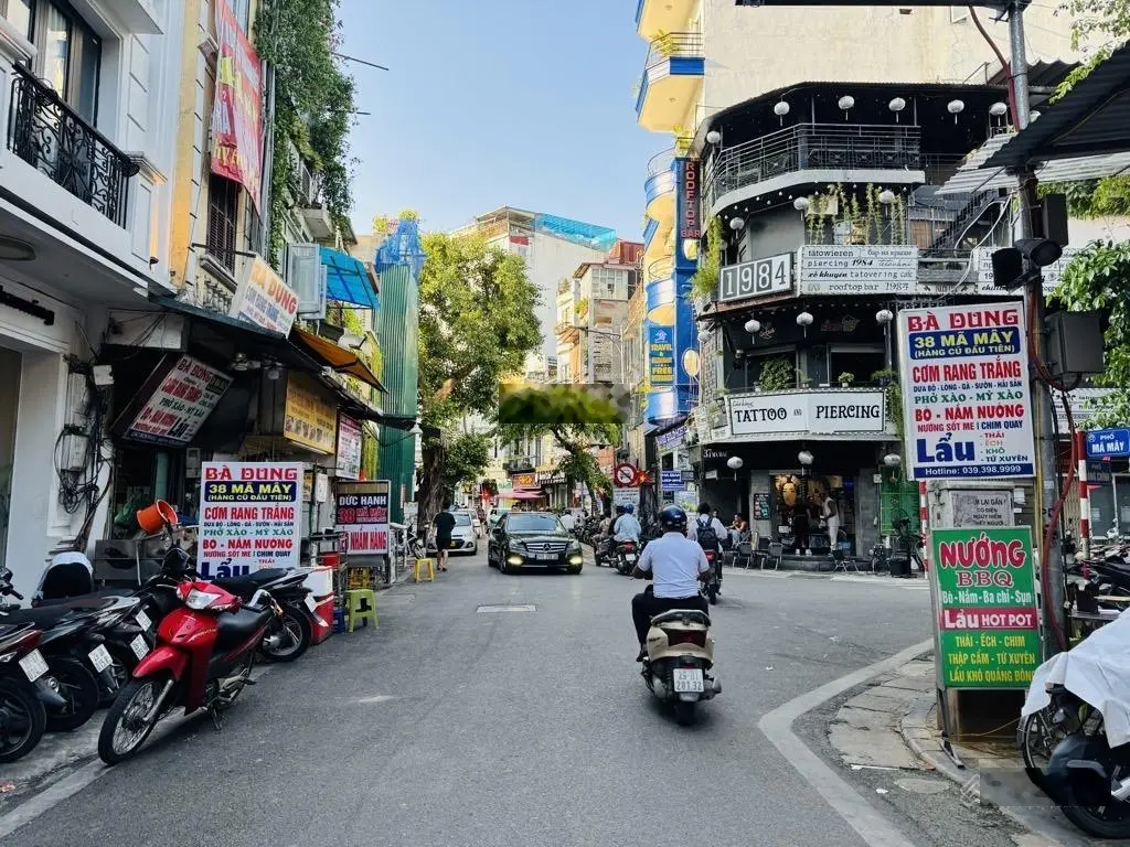 Hạ sốc 2 tỷ, bán gấp nhà trung tâm quận Hoàn Kiếm, cực kỳ hiếm, đường to như phố, ôtô tránh đỗ