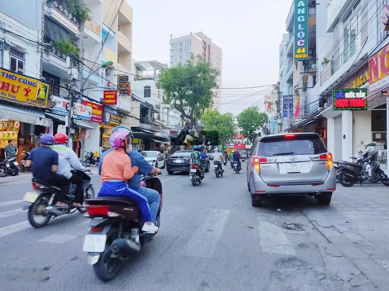 Hiếm có bán đất tặng nhà cấp 4 cũ, mặt đường Phan Bội Châu, Vạn Thạnh chợ Đầm biển Nha Trang