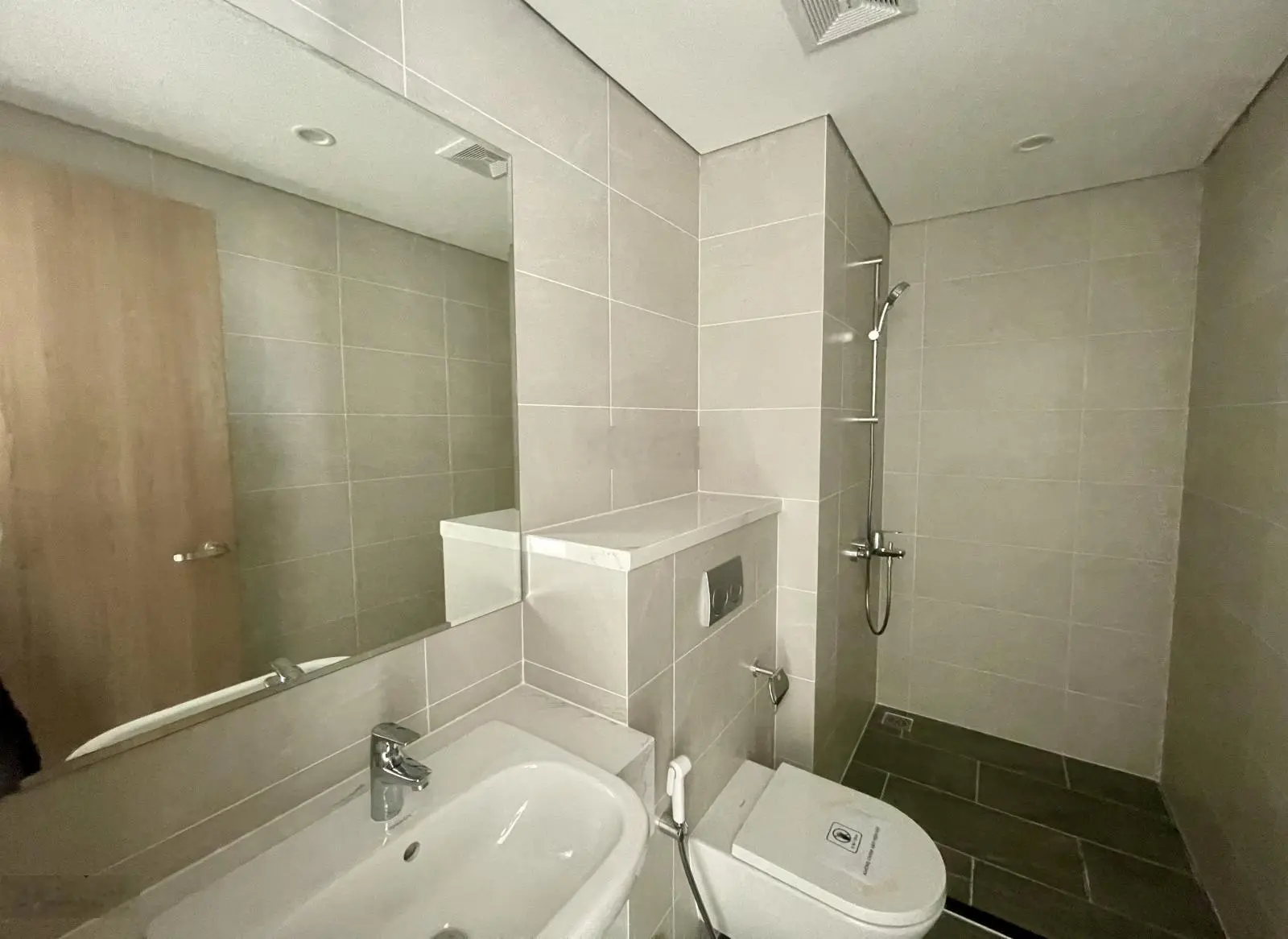 Chính chủ cần bán căn 2PN 2WC toà GH6 tầng trung view Vincom, DT 59m2 hướng Đông Nam, giá 3,69 tỷ