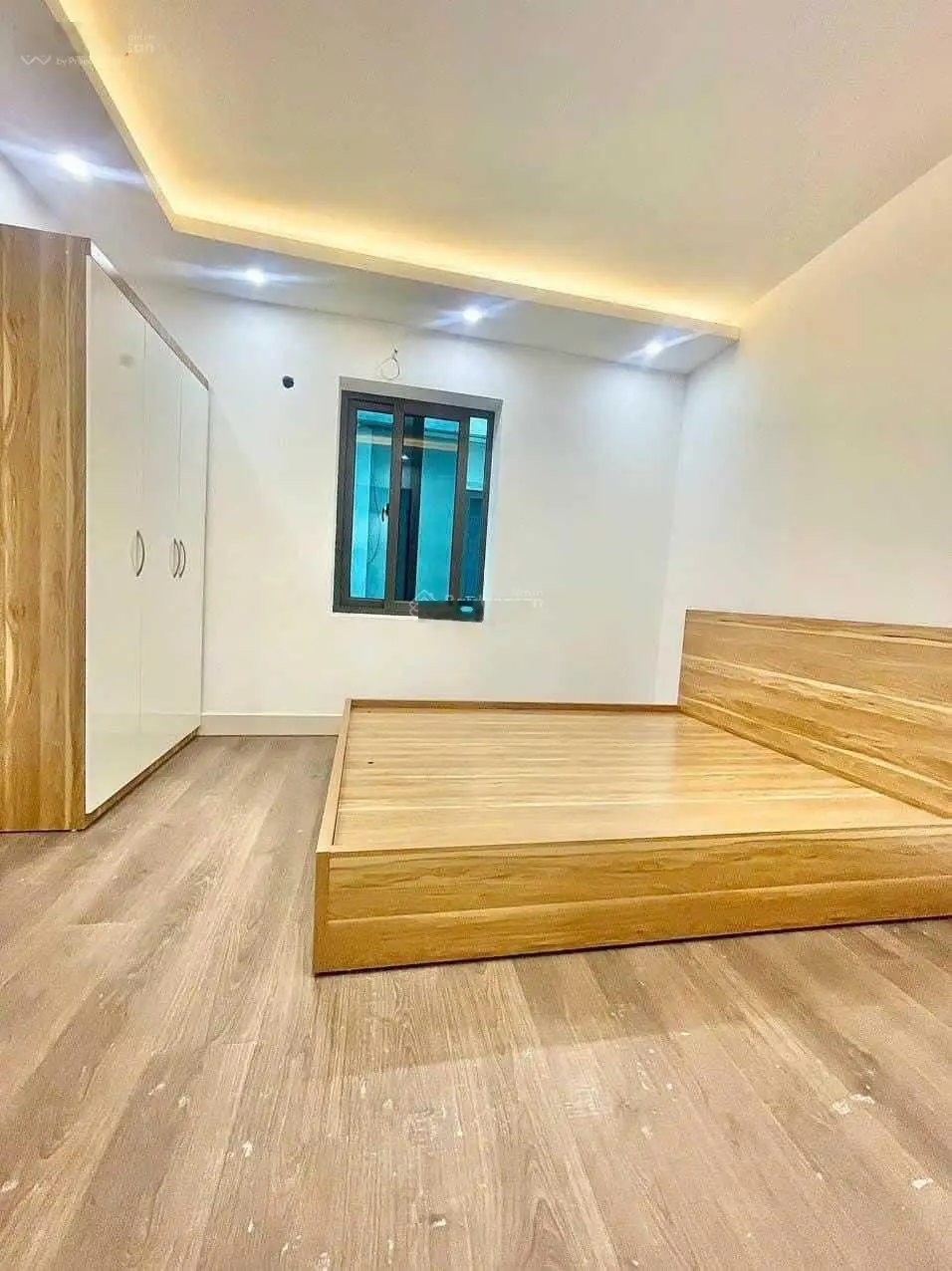 Cần bán căn nhà 40 m2 xây mới 3.5 tầng ngay trung tâm xã Yên Sở