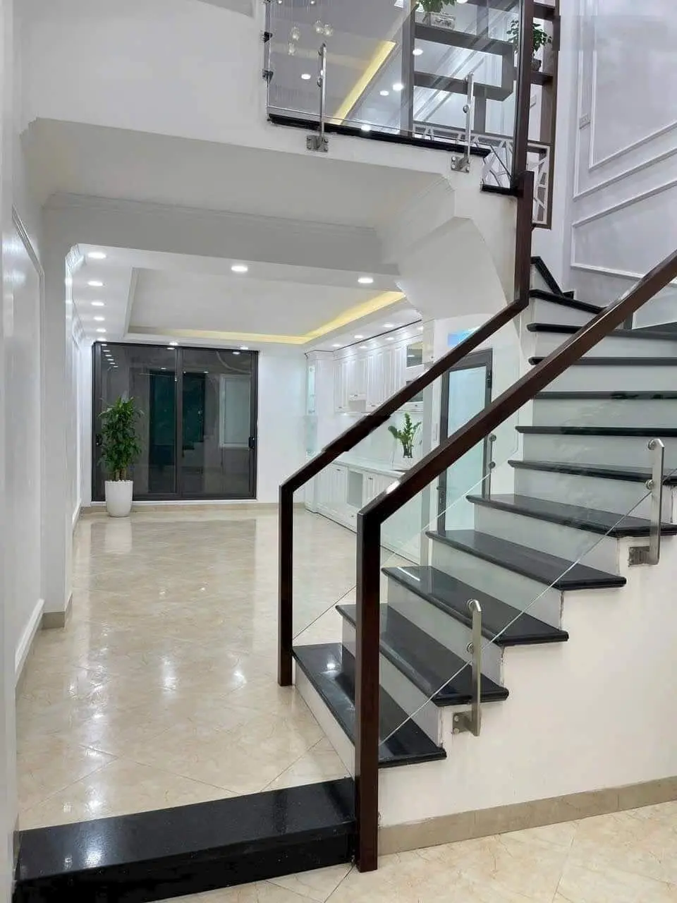 Chính chủ bán nhà 5 tầng, 52m2 lô góc, ôtô qua nhà, 9,2 tỷ, rất hiếm, Lê Đức Thọ, Mỹ Đình, rất lộc