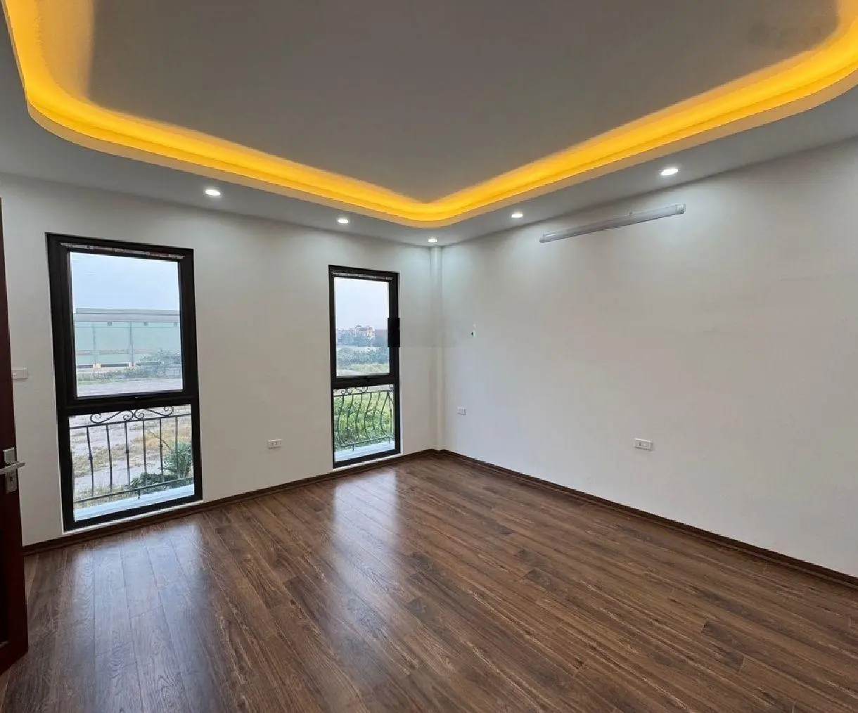 Chủ cần tiền gấp bán căn nhà cực đẹp tại Sài Đồng Long Biên 48m2 xây 5 tầng ô tô vào nhà ô tô tránh