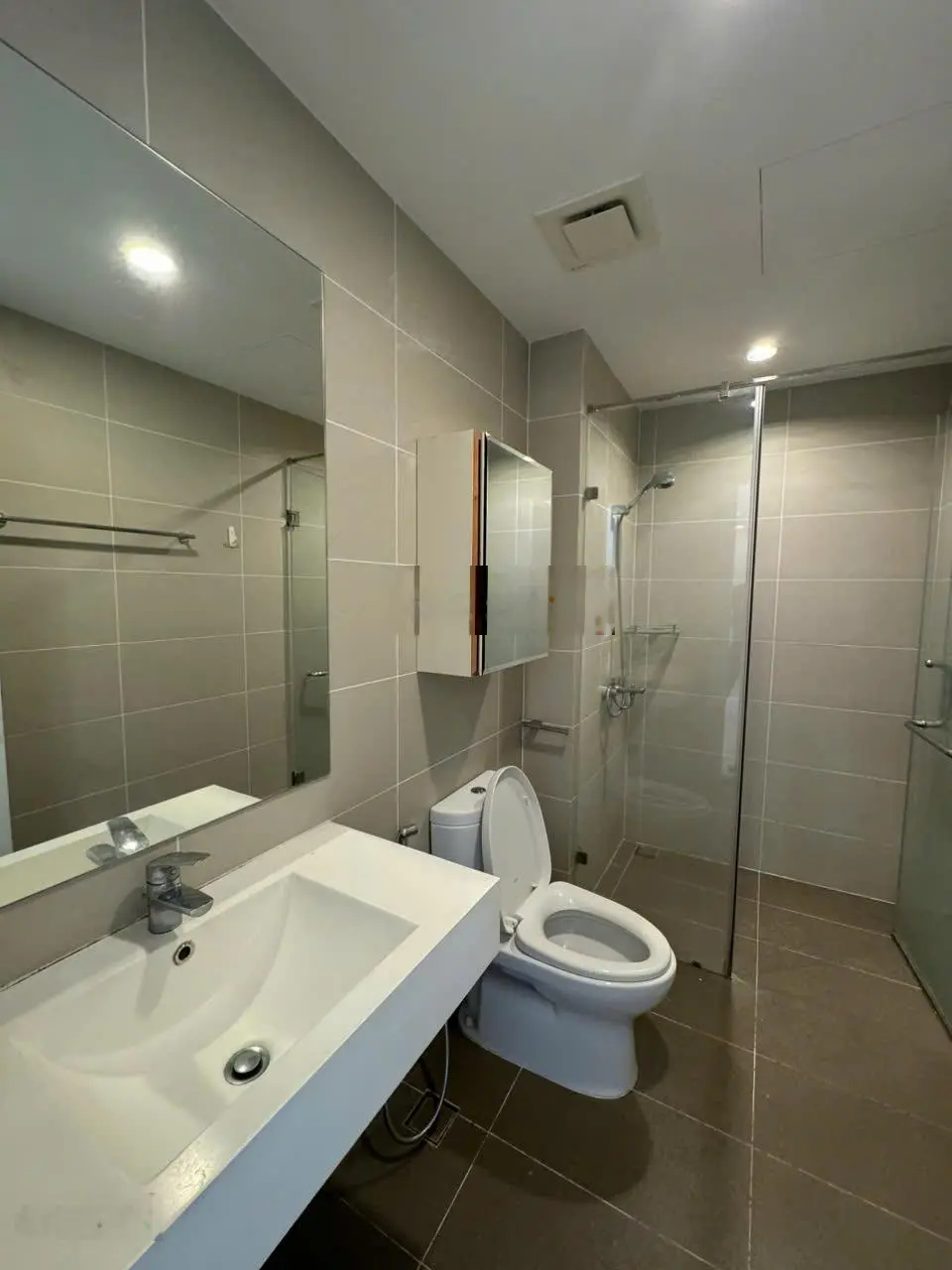 Bán nhanh CH cao cấp Kosmo Tây Hồ 168m2 3PN & 2WC. View Hồ Tây lộng gió