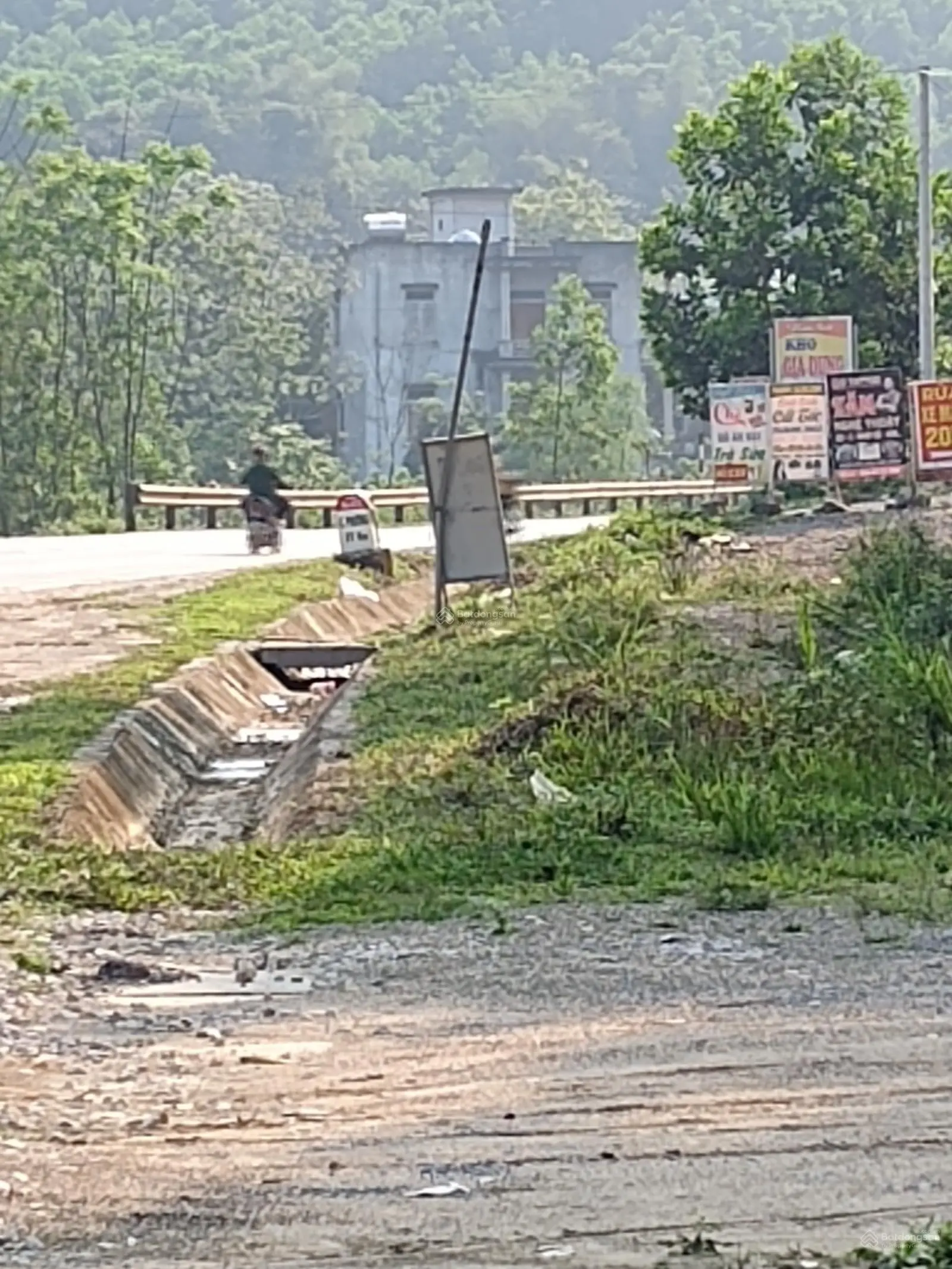 Bán gấp cắt lỗ đất Bảo Hiệu - Yên Thuỷ - Hoà Bình mặt đường Hồ Chí Minh, giá chỉ nhỉnh 1 triệu/m2