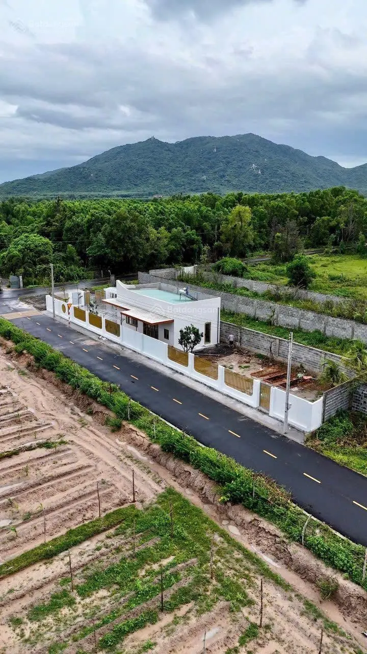 Bán nhà vườn hơn 500m2 Long Mỹ view núi gần hồ Sở Bông cách biển Phước Hải 3km