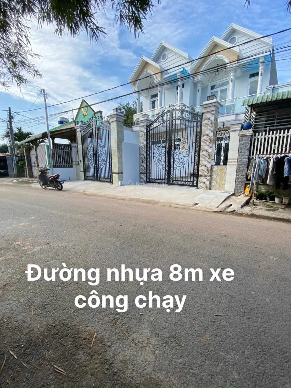 Chuyển công tác cần bán nhà 1 trệt 1 lầu, đường DX142 P. Tương Bình Hiệp. DT: 110m2. Giá: 3,68 tỷ