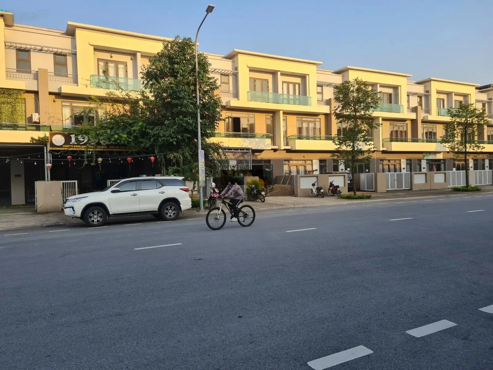 Bán shophouse 120m2. sát chợ vải ninh hiệp .cách long biên 6 km