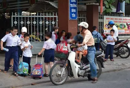 Nhà kinh doanh KDC Vĩnh Lộc 1 trệt 1 lầu 6x15m đường Thới Hòa gần chợ Vĩnh Lộc, buôn bán sầm uất