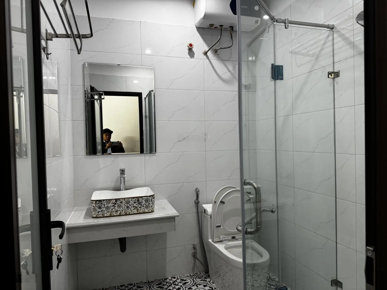 Cần bán nhà mới tổ 5 Vĩnh Hưng, Hoàng Mai, Hà Nội 43m2*5 tầng 6,8 tỷ có thương lượng 0986592345