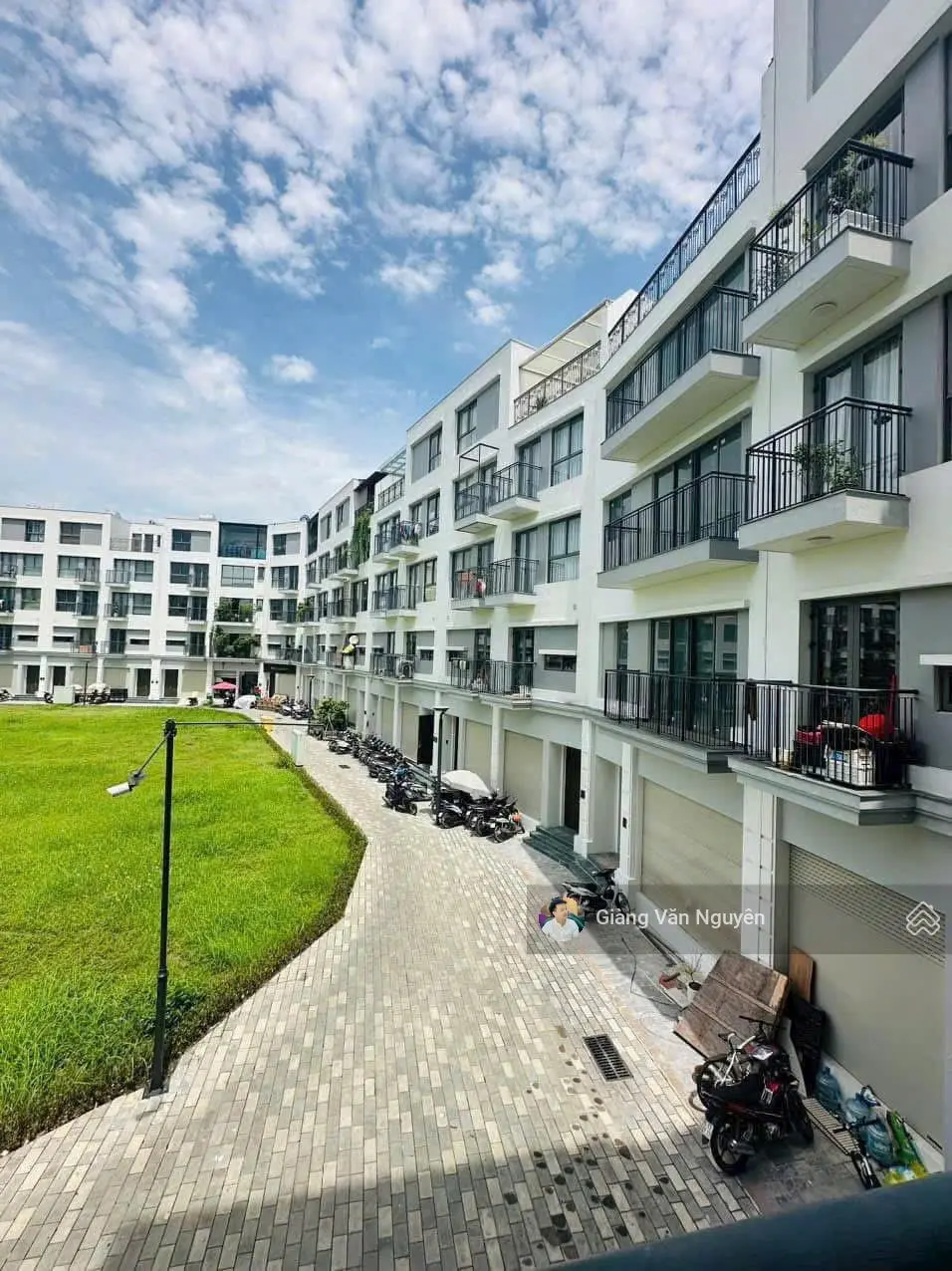 Cần bán gấp căn shophouse tại Block 14 dự án The Manor Central Park giá 27.5 tỷ GẤP GẤP