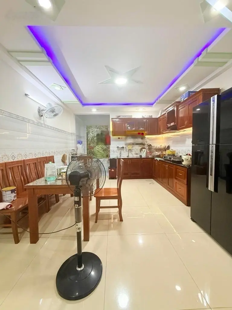 Nhà hẻm vip 7m thông, 4 tầng, 4x18m, khu dân tri cao chỉ hơn 5 tỷ