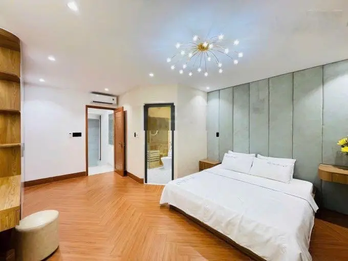 Tôi bán nhà đẹp đường Vạn Tường, P13, Q5. DT 83,6m2 gần chợ Kim Biên. Đang cho thuê 42 triệu/th