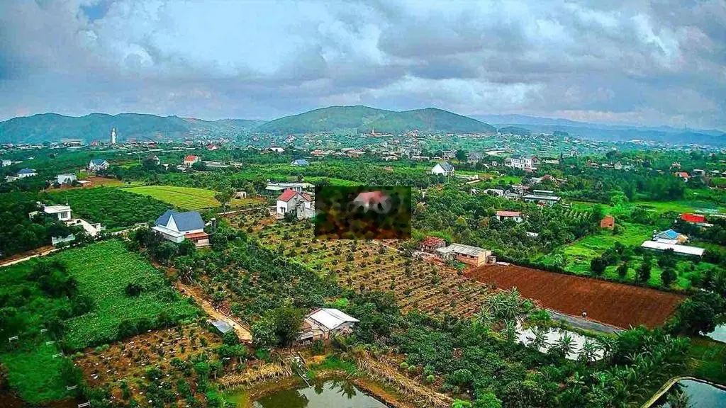 Đất view hồ nghỉ dưỡng, kẹt tiền bán gâp