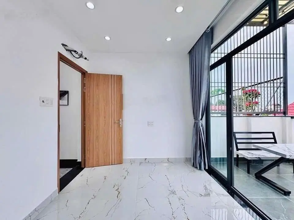 1 căn nhà đẹp mới nhận ngay Thái Phiên, Quận 11. Giá: 2 Tỷ 650 / 52m2. Sổ hồng riêng, hẻm ô tô 5m