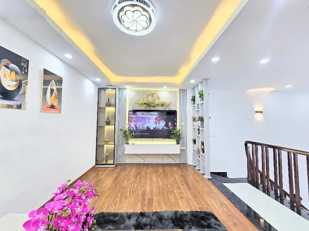 Chính chủ gửi bán. Nhà 42m2 có gác lửng đẹp như hình. Nhà full nội thất