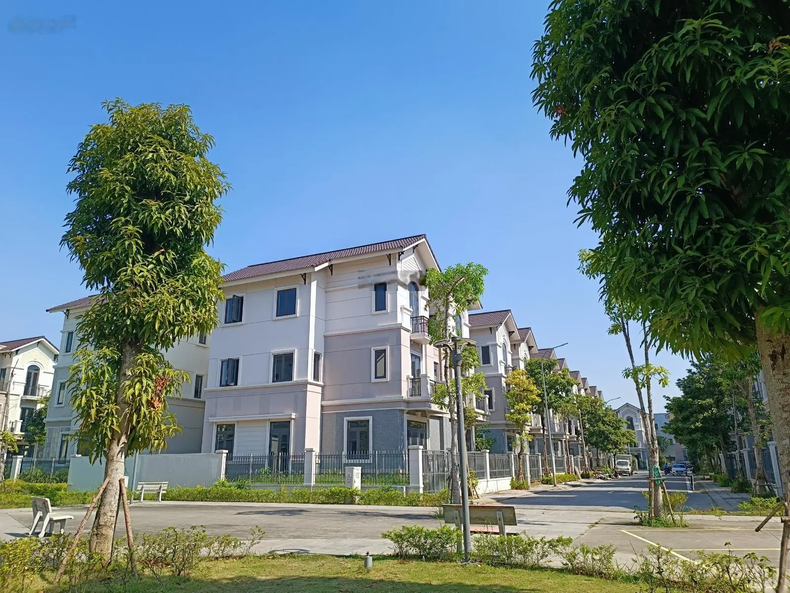 Chủ nhà thiện chí bán nhanh biệt thự SL-135 m2 Centa City trước tết