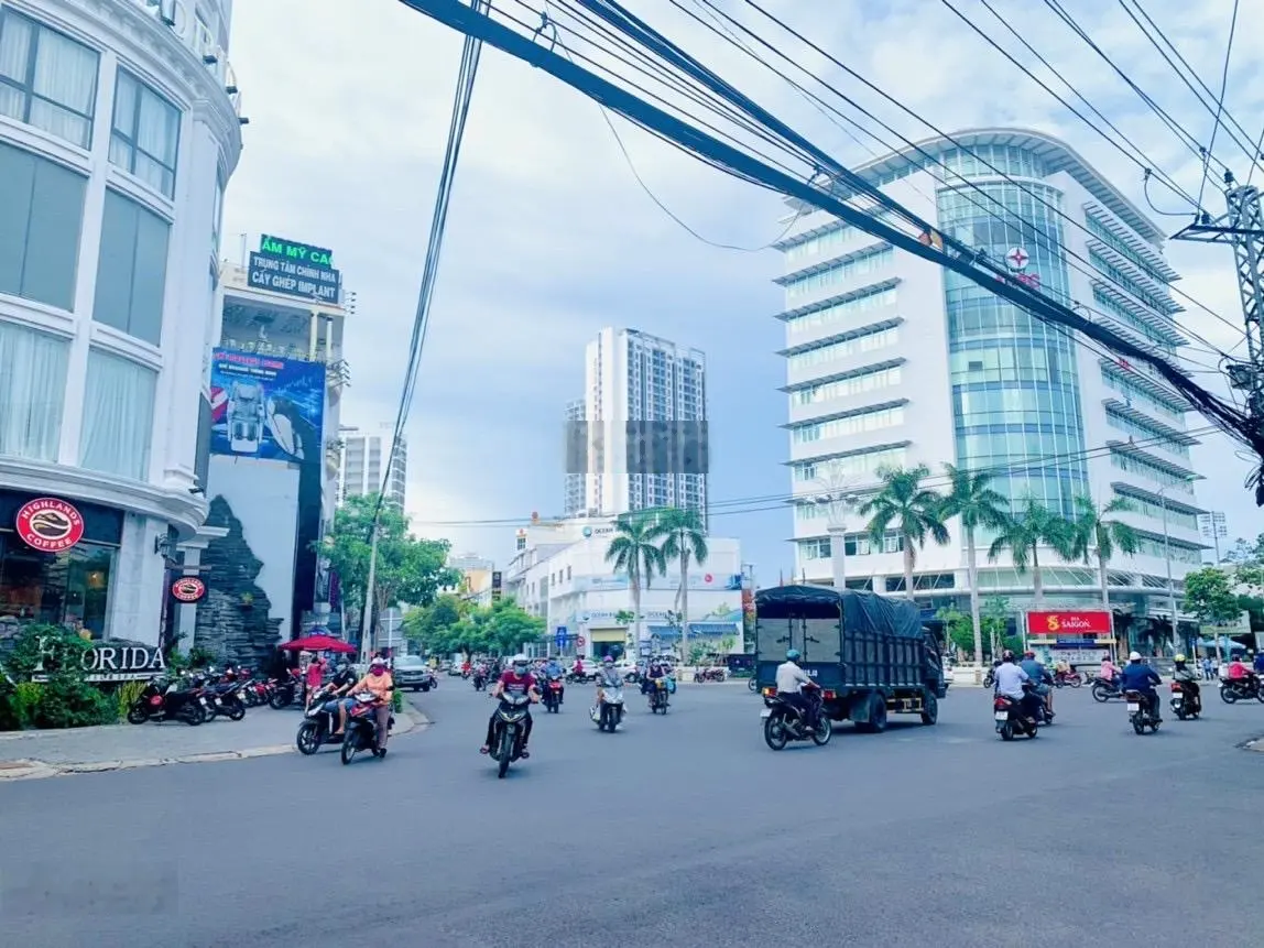 Nhà mặt tiền quang trung , trung tâm phố đối diện các ngân hàng lớn