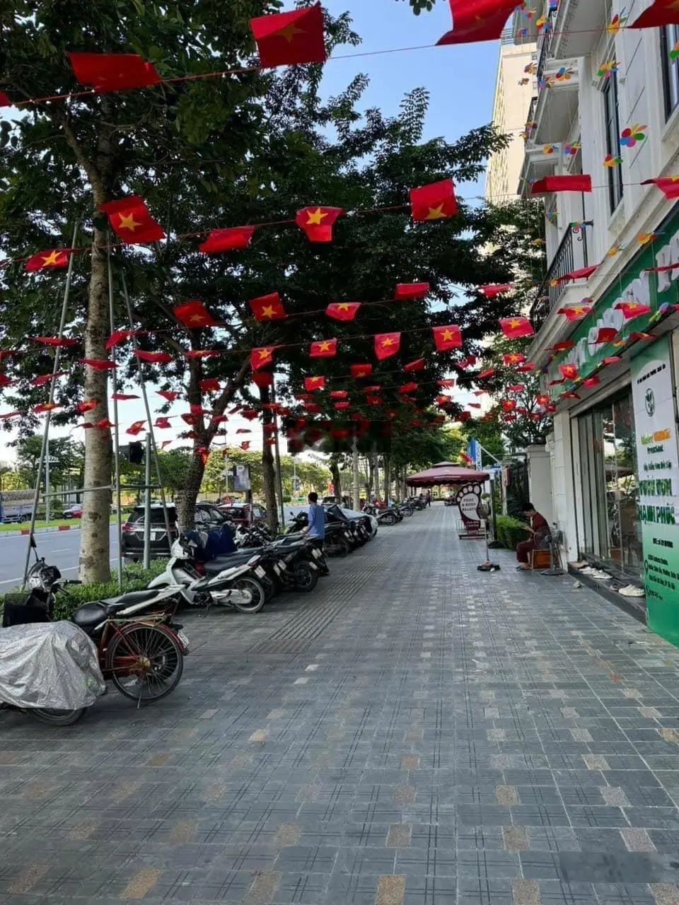 Chủ nhà gửi bán biệt thự đơn lập Embassy Garden Tây Hồ Tây mặt đường Nguyễn Văn Huyên