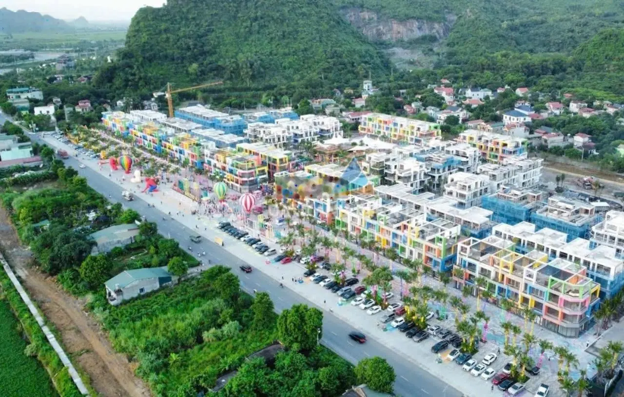 Bán gấp BT ở Flamingo Golden Hill, chỉ 5 tỷ cả nhà và đất, MT 7m, S 105m2, 8 PN, View hồ.0795252686