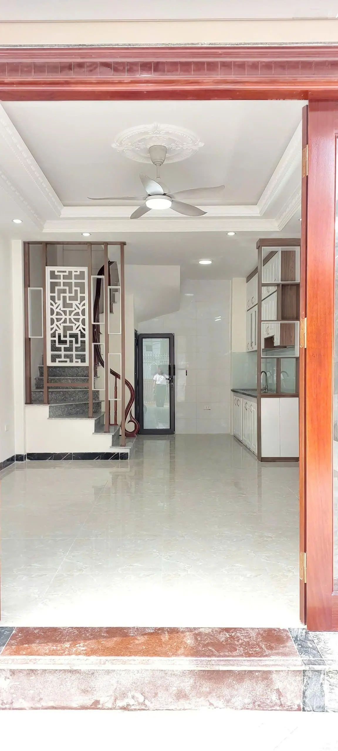 Nhà đẹp, đón tết giá rẻ 30m2 xây mới 5 tầng, gần đường ô tô tại ngõ 297 Phúc Lợi, Long Biên, Hà Nội