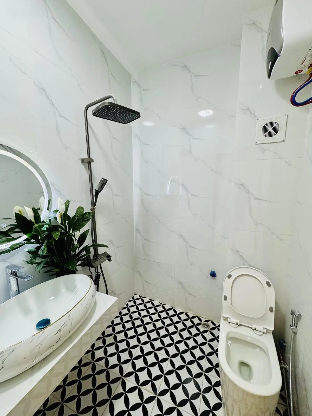 Bán nhà riêng tại phố 8/3, 9,5 tỷ, 48m2, 4PN + 4WC + bếp, giá cực chất