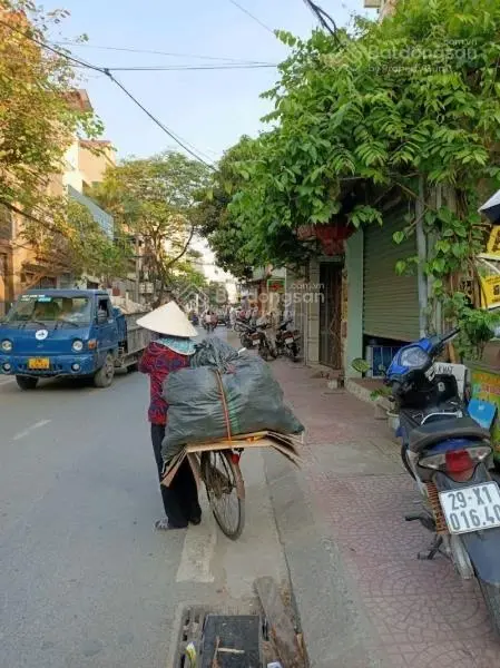 Bán gấp nhà mặt phố, kinh doanh rất nhiều mặt hàng, vỉa hè,2 thoáng trước sau, cạnh ubnd phường