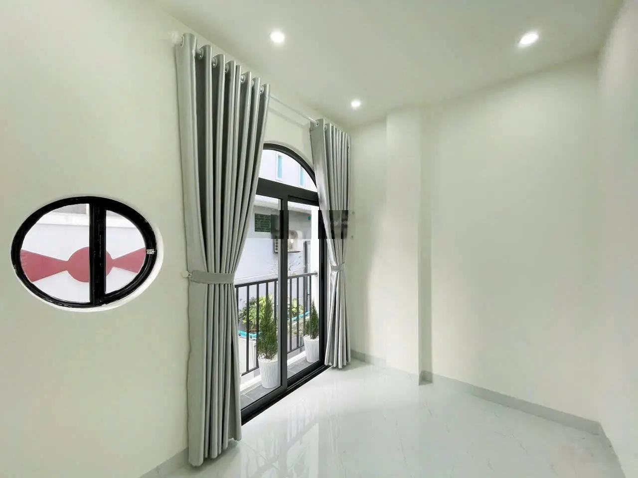 Nhà đẹp Đà Nẵng - Bán gấp nhà 2.5 tầng Luxury, tuyến đường đắt giá ĐN, khu an ninh, full nội thất