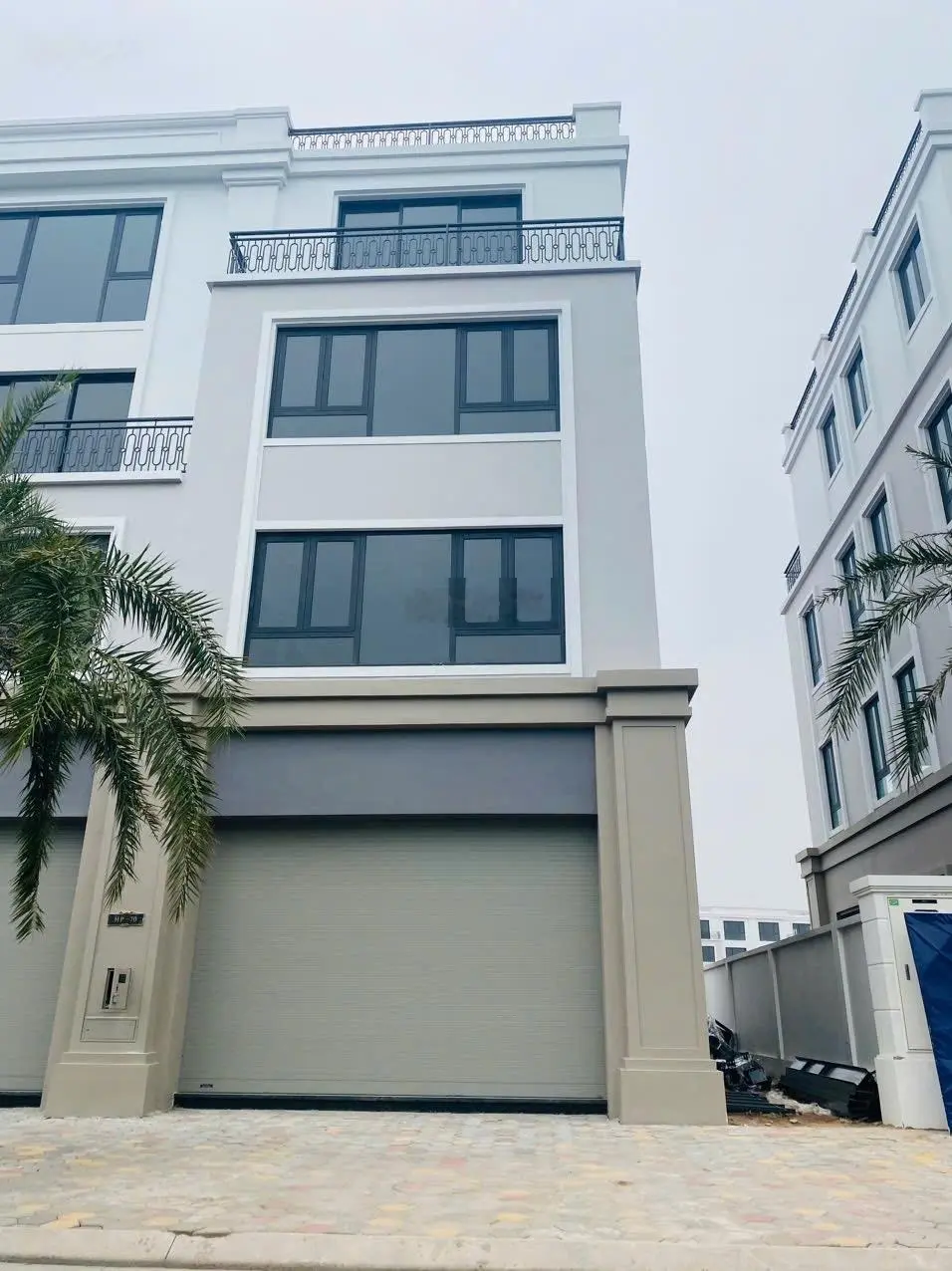 Độc quyền bán SĐộc quyền bán Shophouse Vinhomes Royal Island, PK Kinh Đô 1 căn KĐ 1 = 17,6 t, 127m2