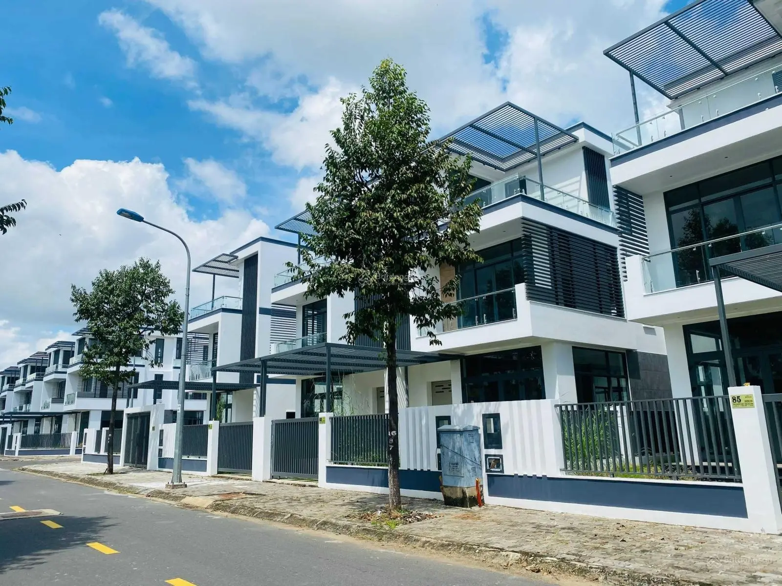 Shophouse thương mại 160m2, sở hữu lâu dài, sổ hồng công chứng ngay