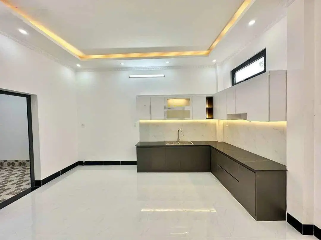 Bán gấp nhà tại Bình Chánh, gần sát ngay chợ, KCN, 80m2, nguồn thuê sẵn 6tr/th