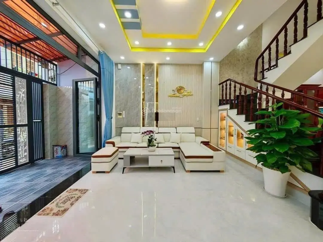 Hàng hiếm nhà Nguyễn Công Trứ - Quận 1 cho thuê 32triệu.Giá 2 tỷ690/ 74.9m2 gần ngân hàng Nhà Nước